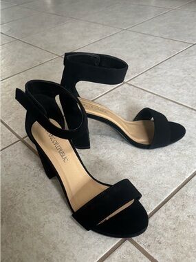 Marc Republic Size 8 Black Suede Corduroy Ankle-Strap Block Heels